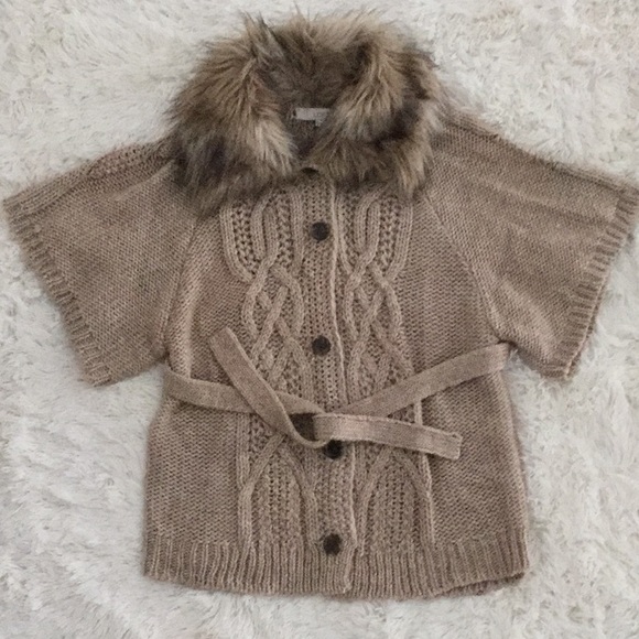 LOFT Sweaters - Loft Cable Knit Cardigan 💗 Tan Faux Fur collar